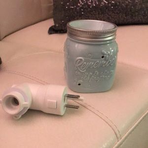 Plug in scentsy warmer with bar